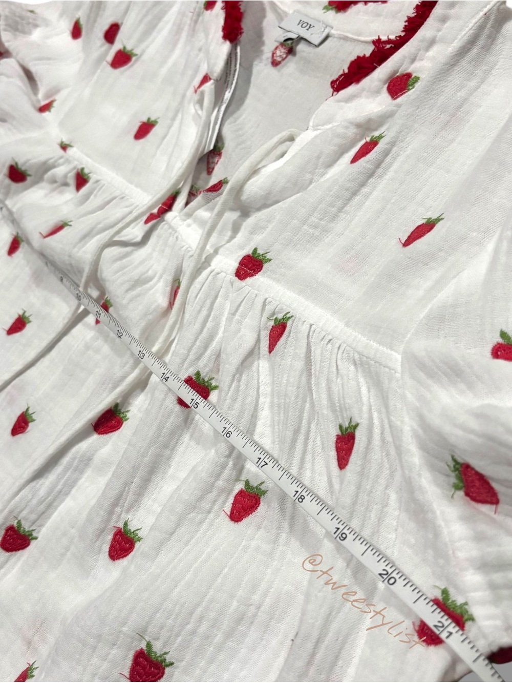 VOY Strawberry Embroidered Gauze Top Ivory Red Tassel Large - Picture 9 of 11